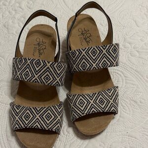 Hush Puppies Black and Cream Patterned Sandals